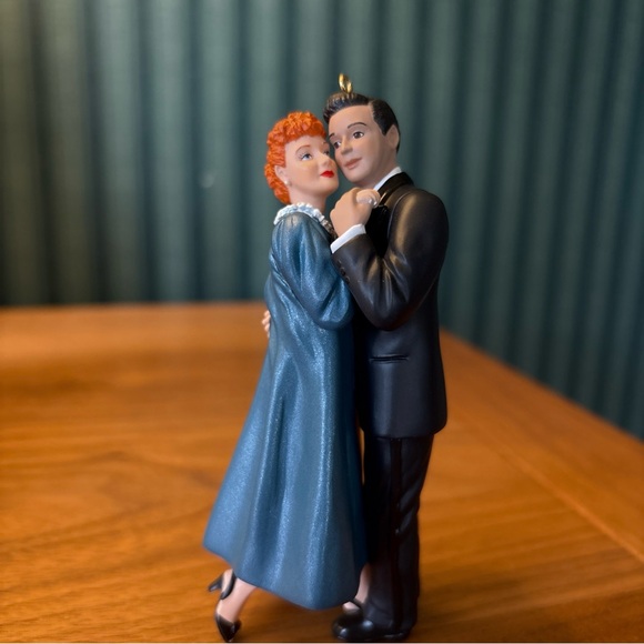 Hallmark Ornament 2000 Lucy Is Enceinte I Love Lucy EUC - Picture 2 of 7